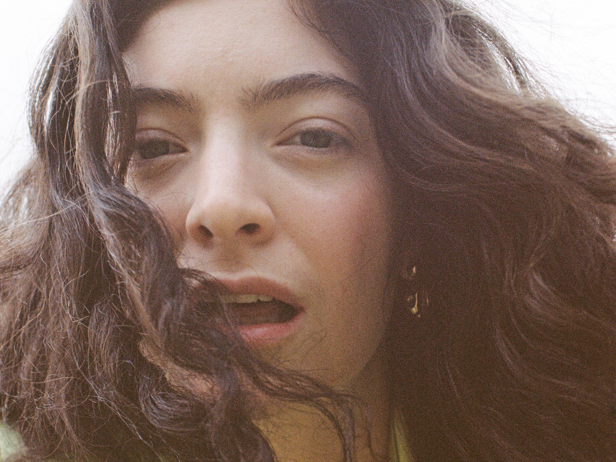 Featured image for “Lorde, Now Fully Adulting, Embraces A Folksy Analog On ‘Solar Power’”