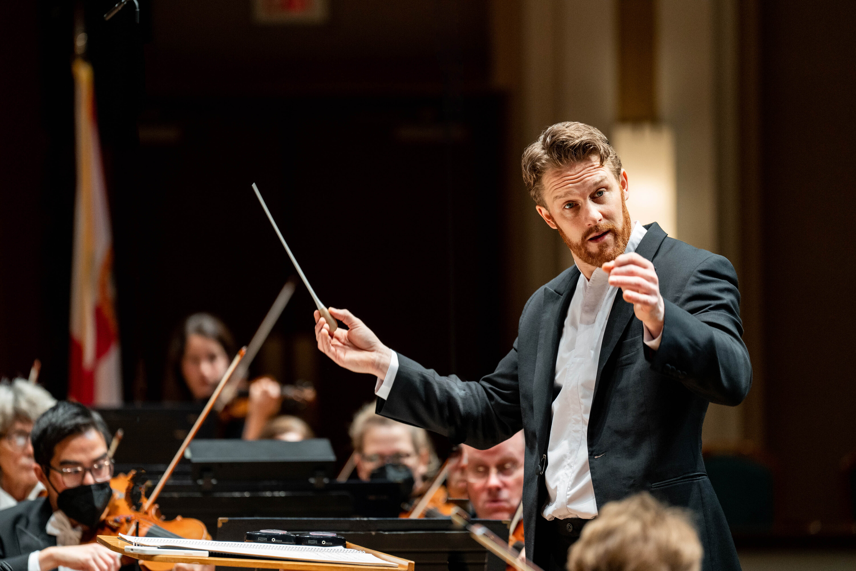 Courtney Lewis conducting